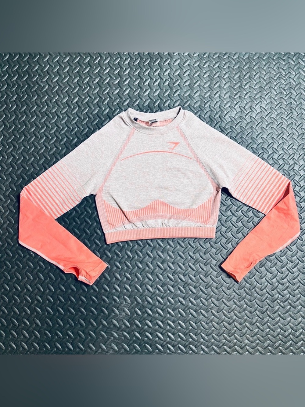 Gymshark women’s hyper Amplified long sleeve crop top